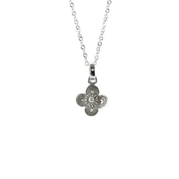 cadena y dije de plata en filigrana