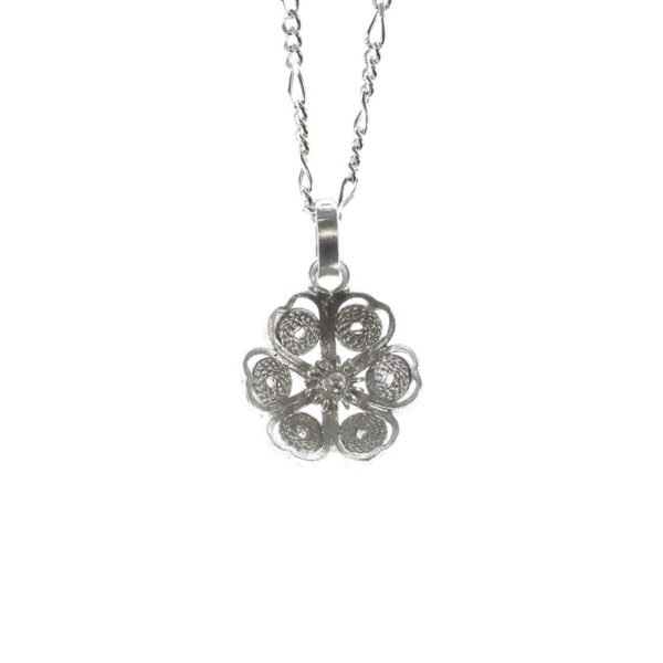 cadena y dije de plata en filigrana