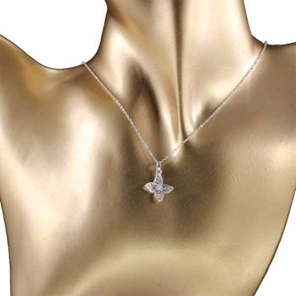 cadena y dije de plata en filigrana