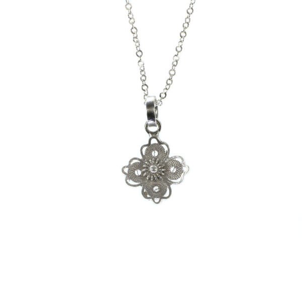 cadena y dije de plata en filigrana