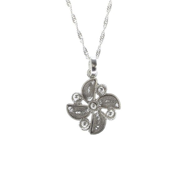 cadena y dije de plata en filigrana