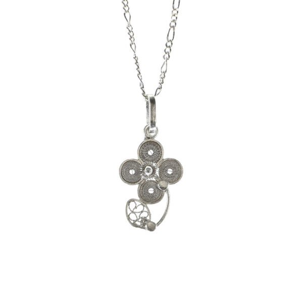 cadena y dije de plata en filigrana