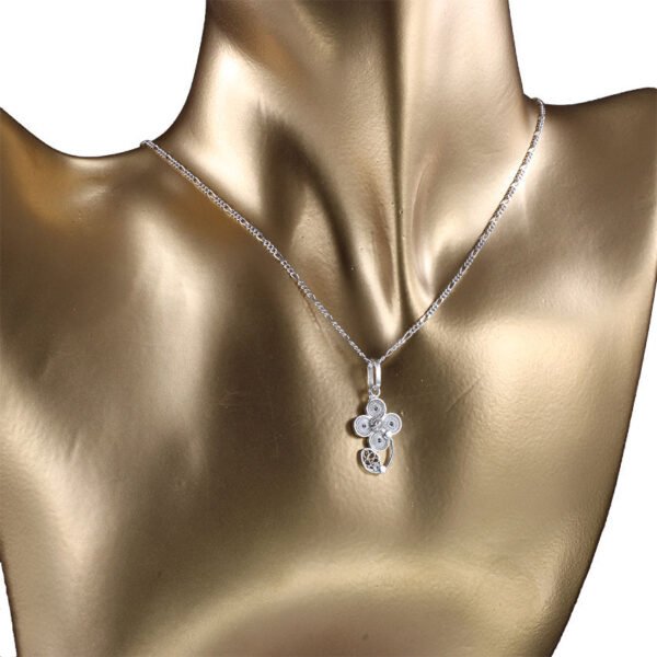 cadena y dije de plata en filigrana