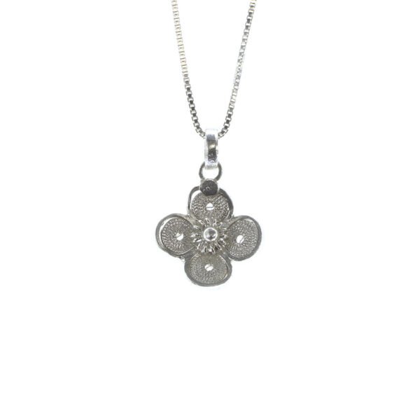 cadena y dije de plata en filigrana