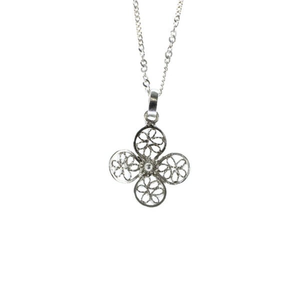 cadena y dije de plata en filigrana