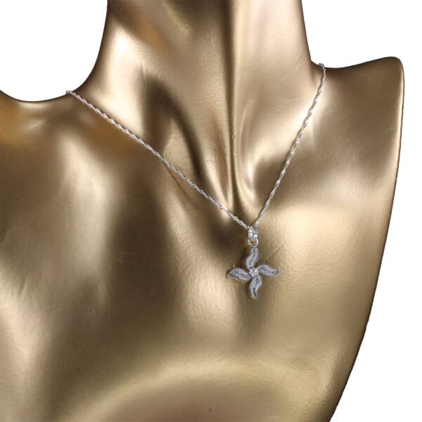 cadena y dije de plata en filigrana