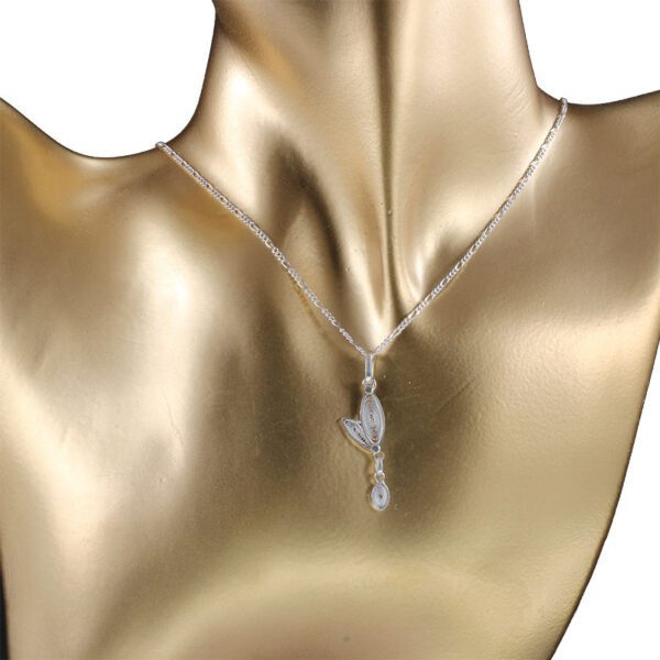 cadena y dije de plata en filigrana