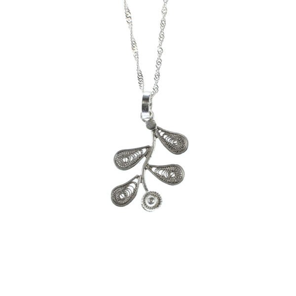cadena y dije de plata en filigrana