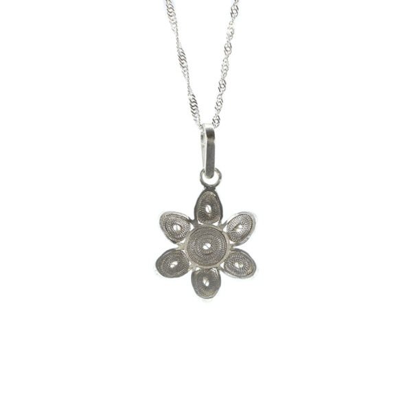 cadena y dije de plata en filigrana