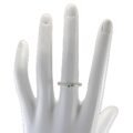 Vista lateral anillo plata hombre