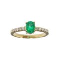 Anillo de oro amarillo 18k con esmeralda ovalada colombiana y diamantes laterales, joyería artesanal