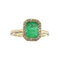 Anillo de oro 18k con esmeralda rectangular colombiana y halo de diamantes, joya de lujo artesanal