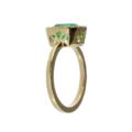 Anillo de oro 18k con esmeralda rectangular colombiana y halo de diamantes, joya de lujo artesanal lateral