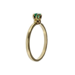 Anillo de oro 18k con esmeralda colombiana y diamantes naturales, joya artesanal de Bogotá lateral