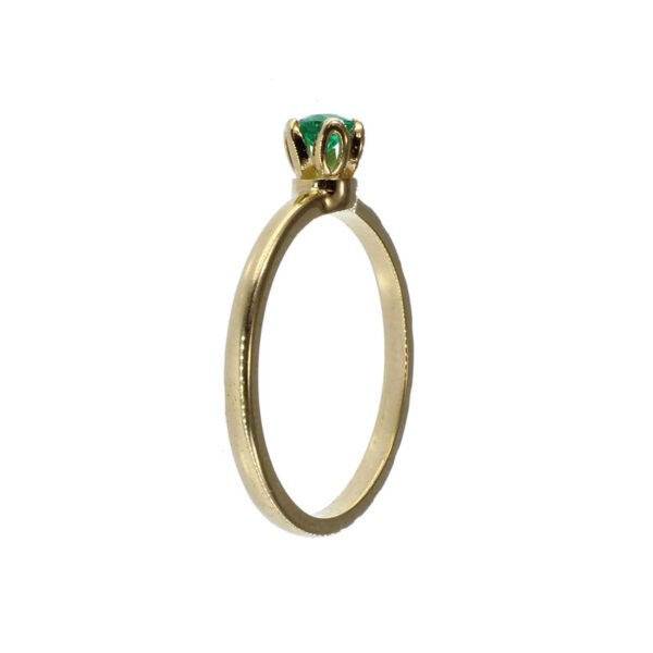 Anillo artesanal de oro 18k con esmeralda colombiana y diamantes Anillo de oro 18k con esmeralda colombiana y diamantes naturales, joya artesanal de Bogotá lateral