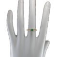 Anillo de oro 18k con esmeralda colombiana y diamantes naturales, joya artesanal de Bogotá perfil